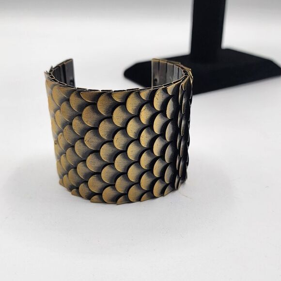 Bras colored Scale cuff - Picture 1 of 3